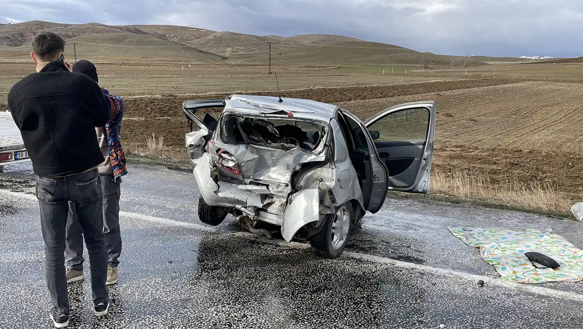 Sivas’ta Zincirleme Kaza: Çamlıbel Geçidi’nde 3 Araç Çarpıştı, 1 Kişi Hayatını Kaybetti