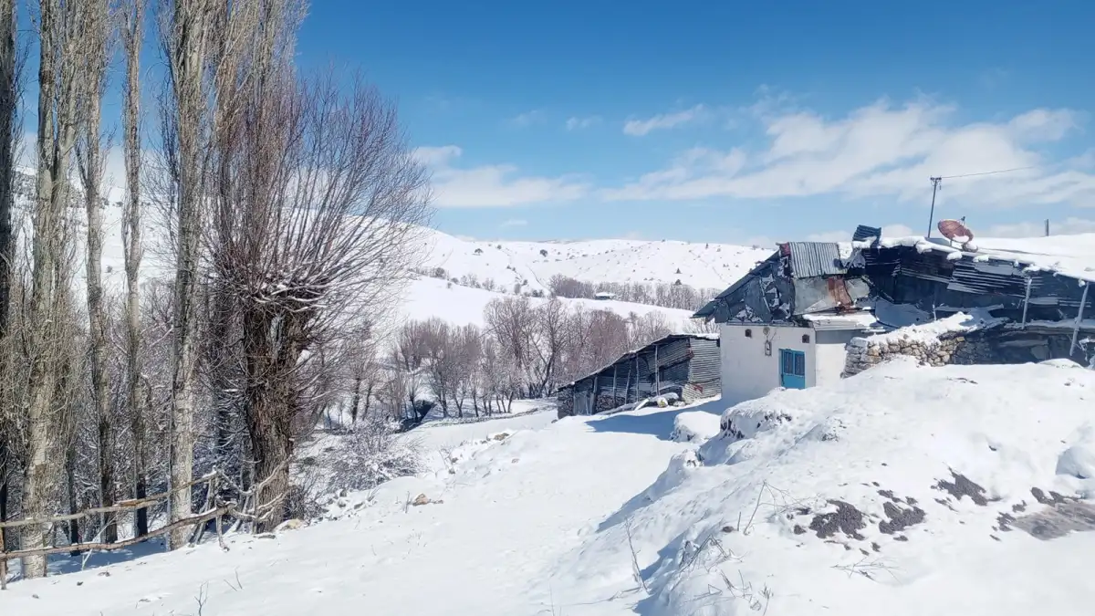 Bahar Beklenirken Şaşırtan Kar: Yüksek Kesimler Yeniden Beyaza Büründü