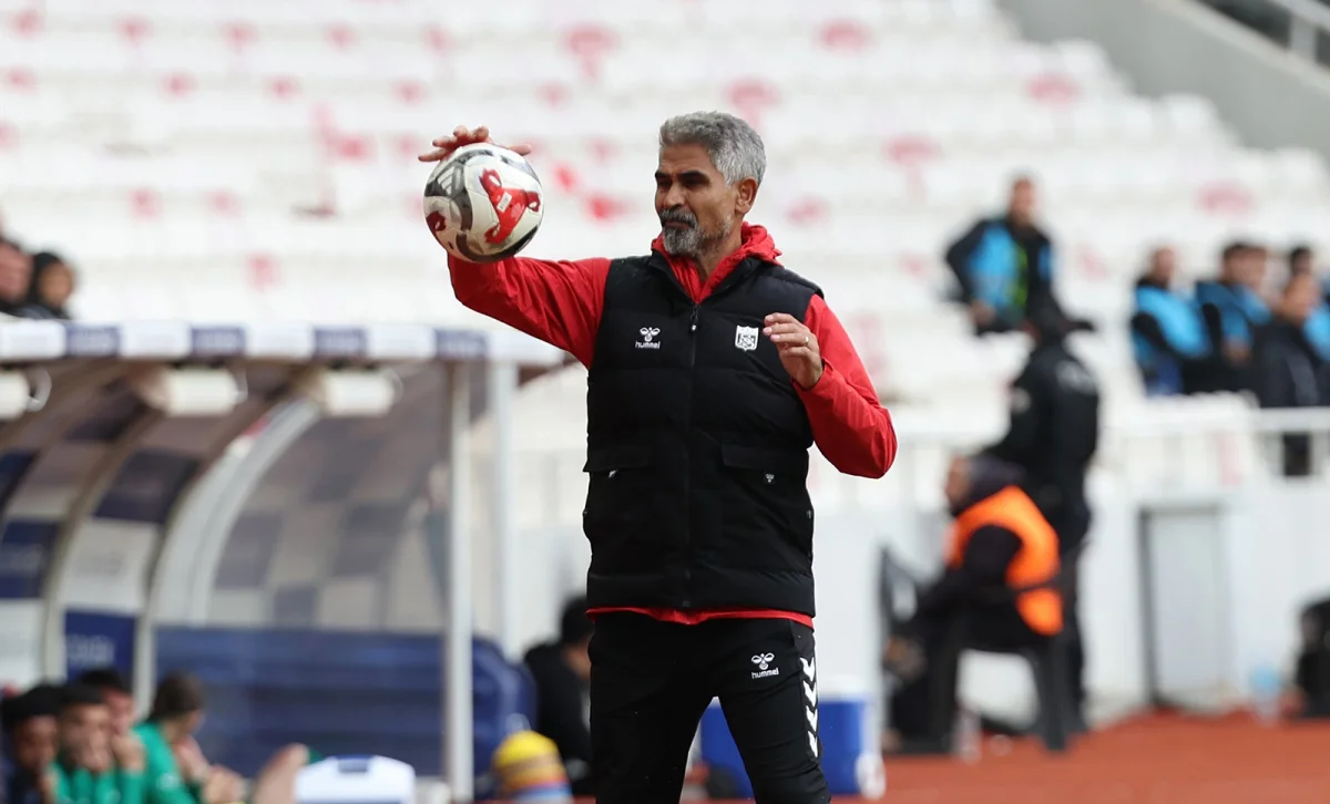 Sivasspor’da Play-Off Hüsranı: İsmet Taşdemir’den Sezon Sonu Açıklaması