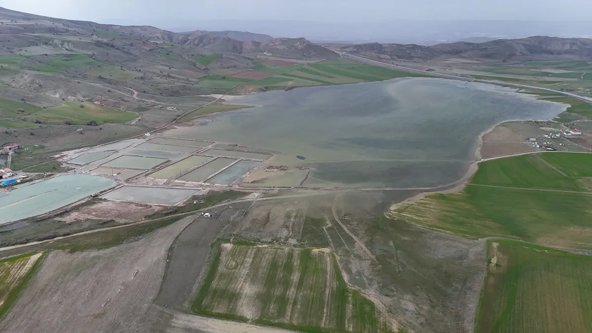 Bingöl Gölü Taştı: Kuruyan Göl Yeniden Canlandı, Araziler ve Yol Sular Altında