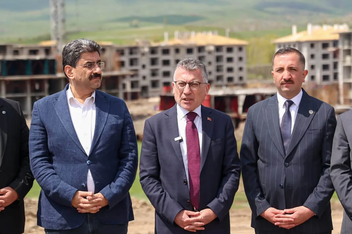 Abdullah Güler İmranlı’da: TOKİ Projesi ve Yeni Kapalı Pazar Yeri Hizmete Kazandırıldı