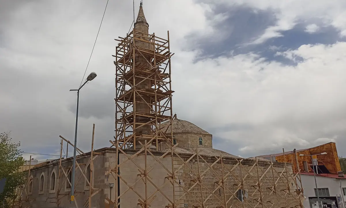 Depremde Hasar Gören Tarihi Gürün Ulu Camii Yeniden Ayağa Kalkıyor: Açılış İçin Tarih Verildi