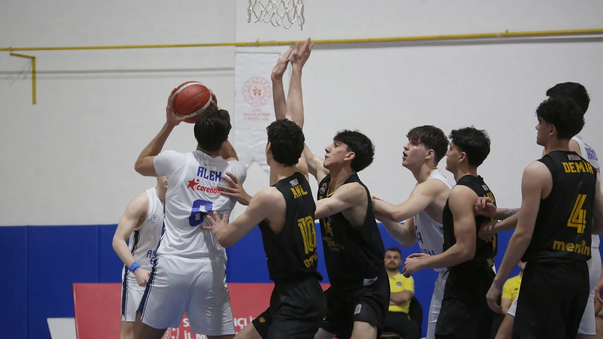 U-18 Basketbol Şampiyonası Nefes Kesti: Dev Kulüplerden Farklı Skorlar ve Kritik Zaferler
