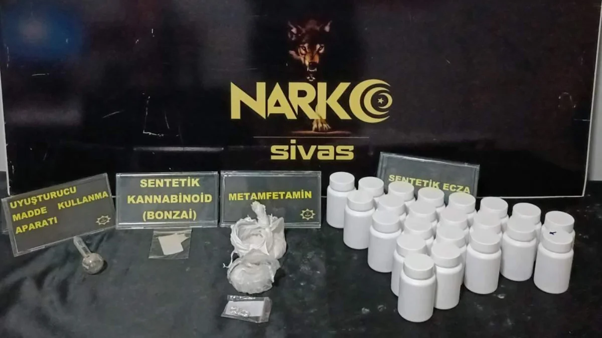 Binlerce Sentetik Hap ve Metamfetamin Ele Geçirildi, 2 Şüpheli Tutuklandı