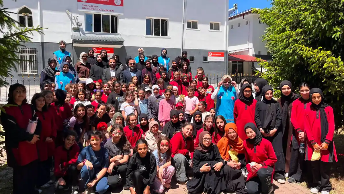 ÇEDES Projesi Tamamlandı: Öğrencilerin Değerler Yolculuğu Kapanış Programıyla Taçlandı