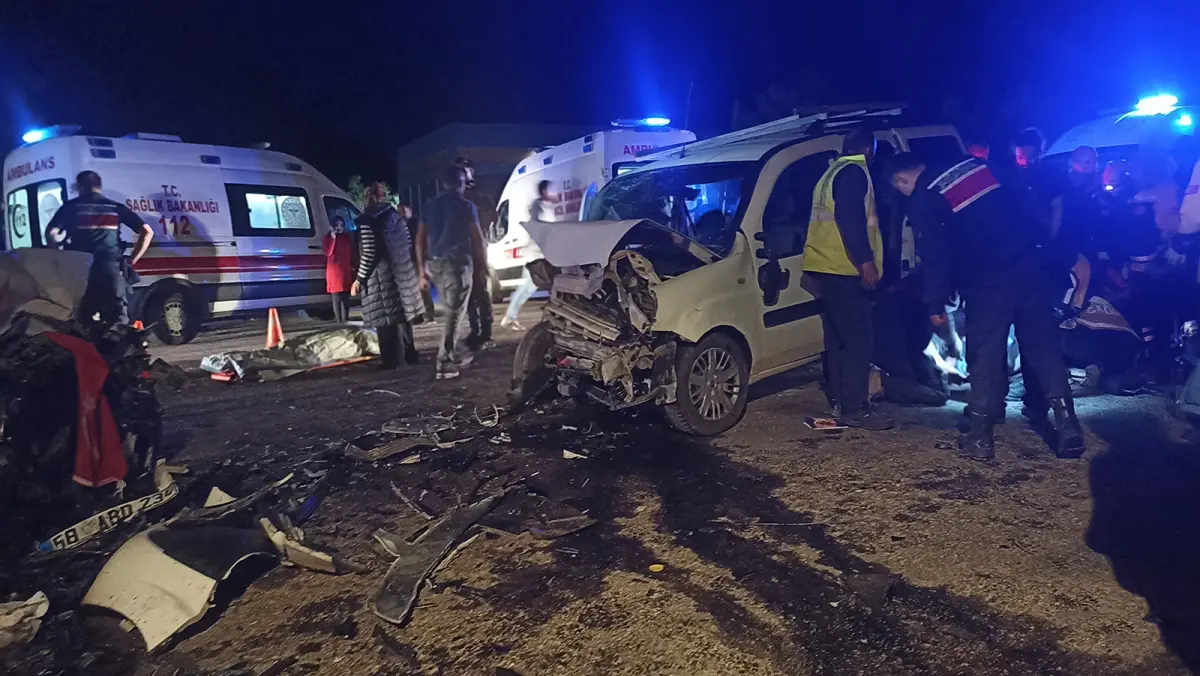 Hacdan Gelen Aileyi Taşıyan Araç Kaza Yaptı, 1 Ölü 7 Yaralı