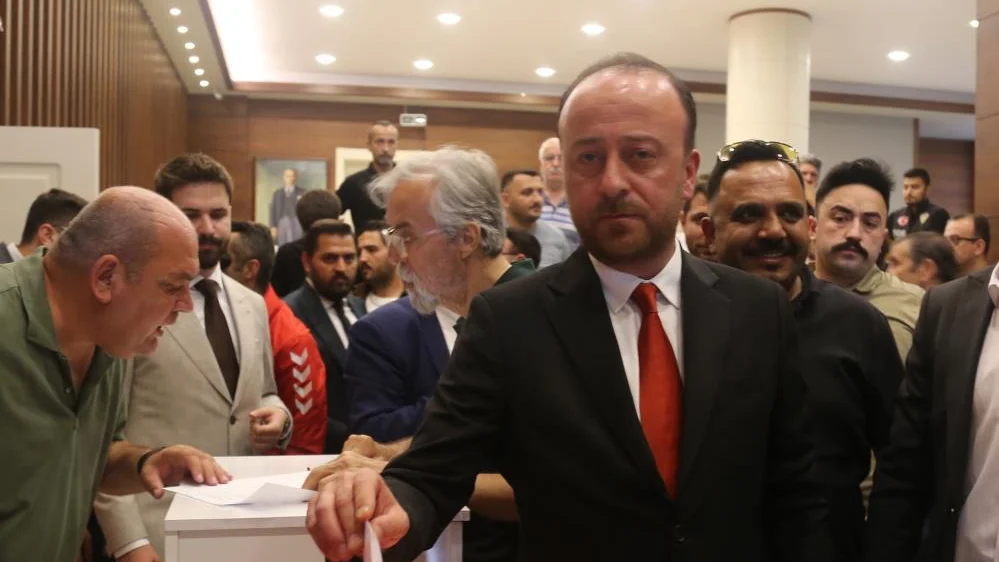 Burak Özçoban 3 Yıllığına Yeniden Başkan Seçildi!