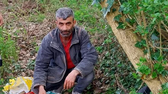 Hollanda'da Bulduğu Kur'an-ı Kerimleri Müslüman Ailelere Ulaştırdı!