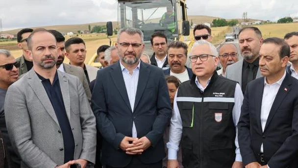 Kangal Deliktaş Köyü Sıcak Asfaltla Buluşuyor!