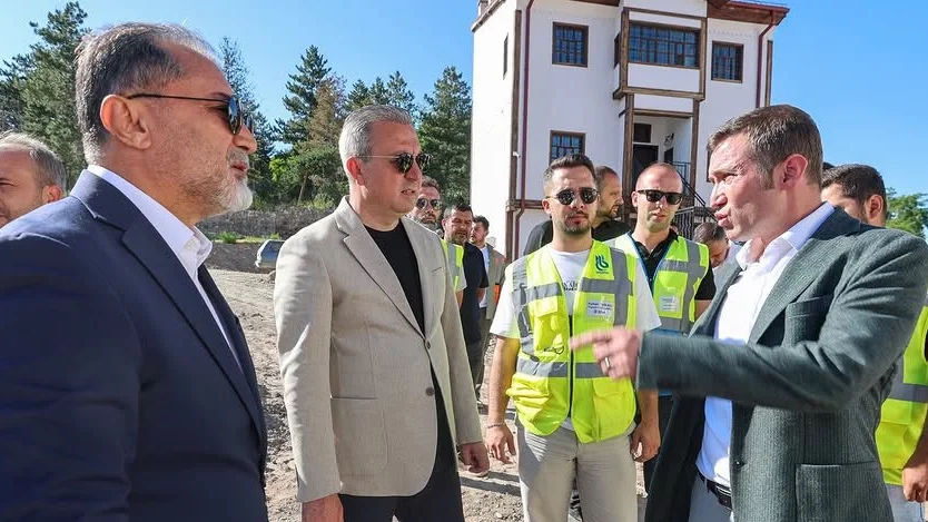Sivas'ın Tarihi Kalesinde Çalışmalar Hız Kesmeden Sürüyor