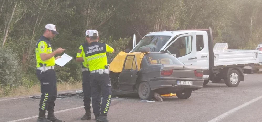 Sivas'ta Feci Kaza! Kamyonet ile Otomobil Çarpıştı: 1 Kişi Hayatını Kaybetti