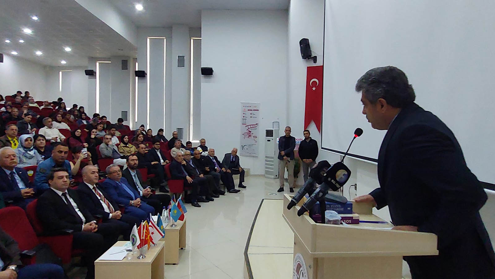 Fırat Üniversitesinde Dikkat Çeken Belgesel Gösterimi: Türk Dünyası ve Gazze Teması Öğrencilerle Buluştu